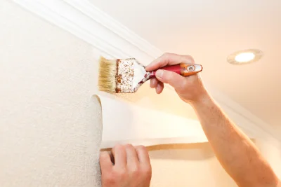 Pose de papier peint à la Bastide-Solages — revêtements muraux et toiles de verre